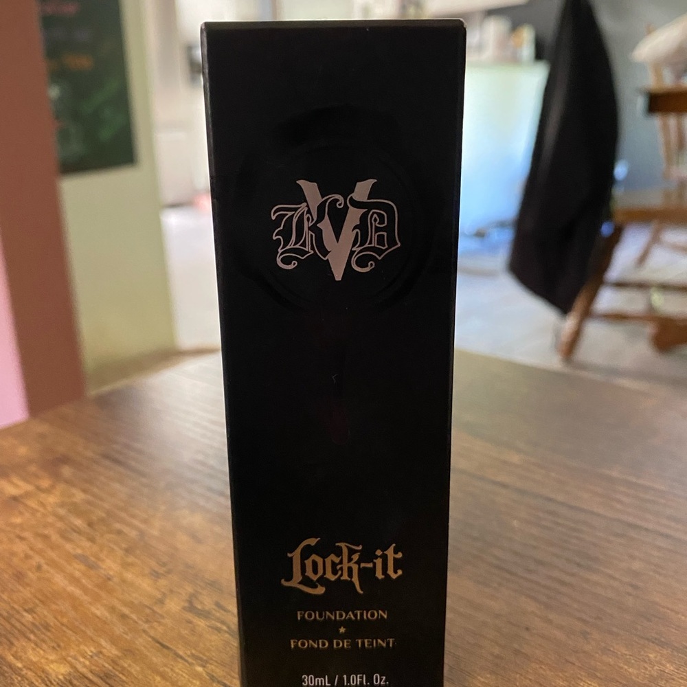 KVD Lock-it foundation